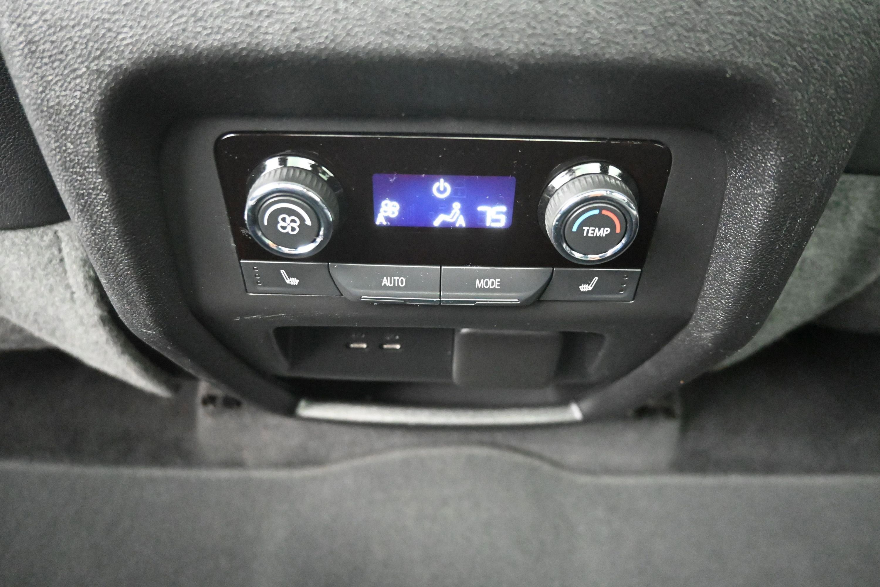 Used 2024 Chevrolet Traverse RS FWD image 21