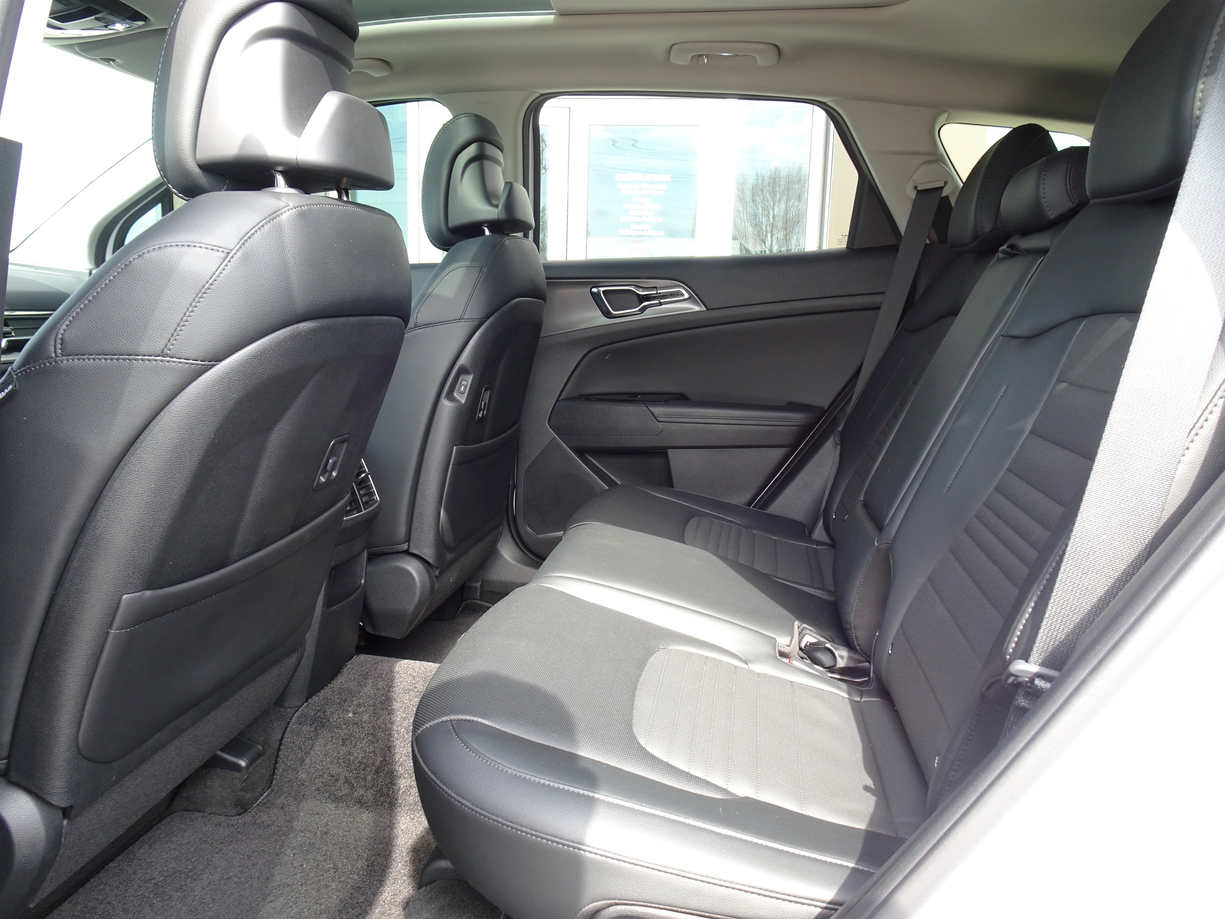 Used 2025 Kia Sportage SX image 17