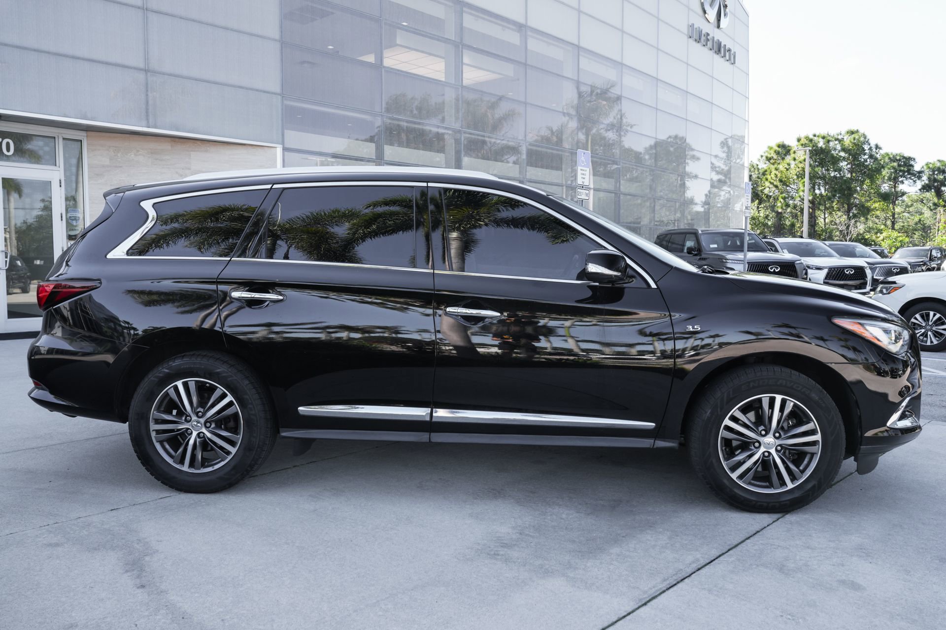 Certified 2018 INFINITI QX60 FWD w/ Premium Plus Package image 11