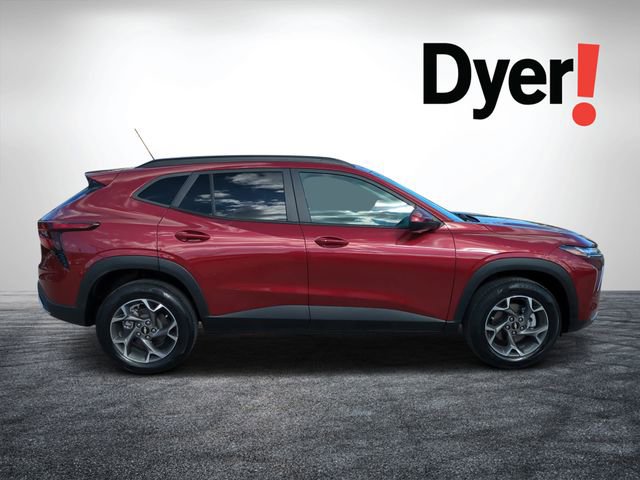 Used 2024 Chevrolet Trax LT w/ Driver Confidence Package image 2