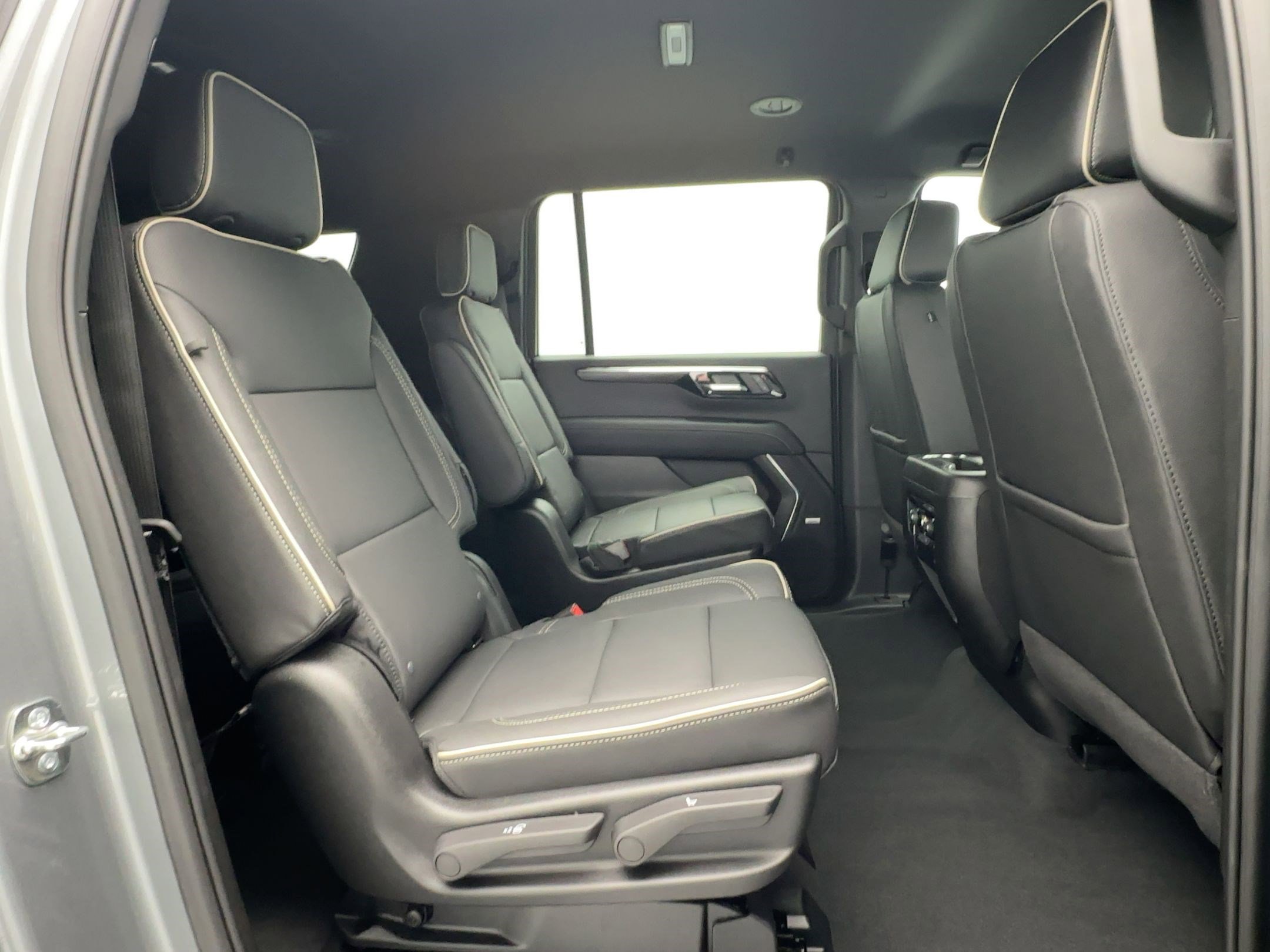 New 2026 Chevrolet Suburban Premier image 29