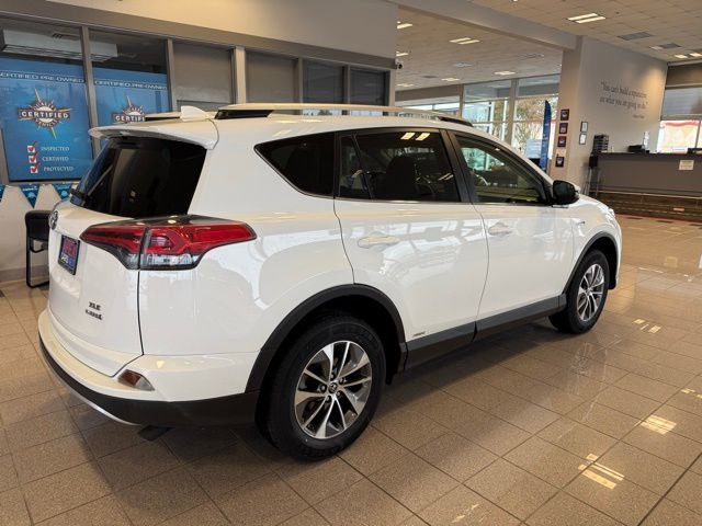 Used 2016 Toyota RAV4 XLE AWD/4WD image 3