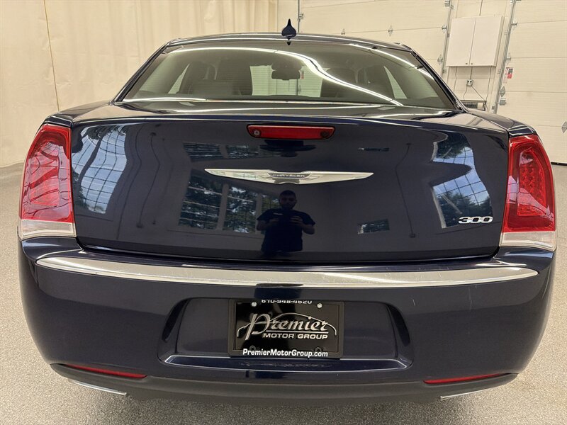 Used 2015 Chrysler 300 Limited w/ Driver Convenience Group RWD image 6