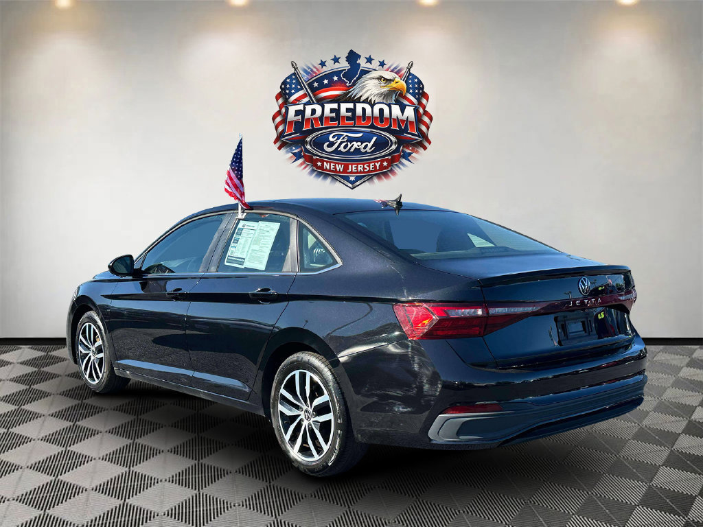 Used 2025 Volkswagen Jetta SE FWD image 6