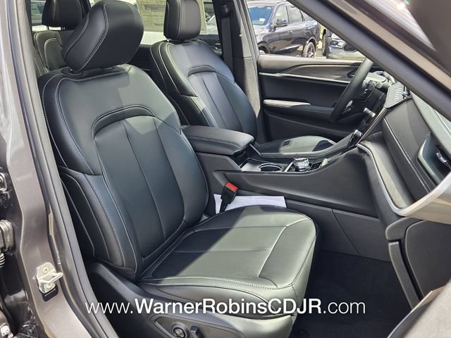 New 2026 Jeep Grand Cherokee L Limited w/ Limited Altitude Package RWD image 17