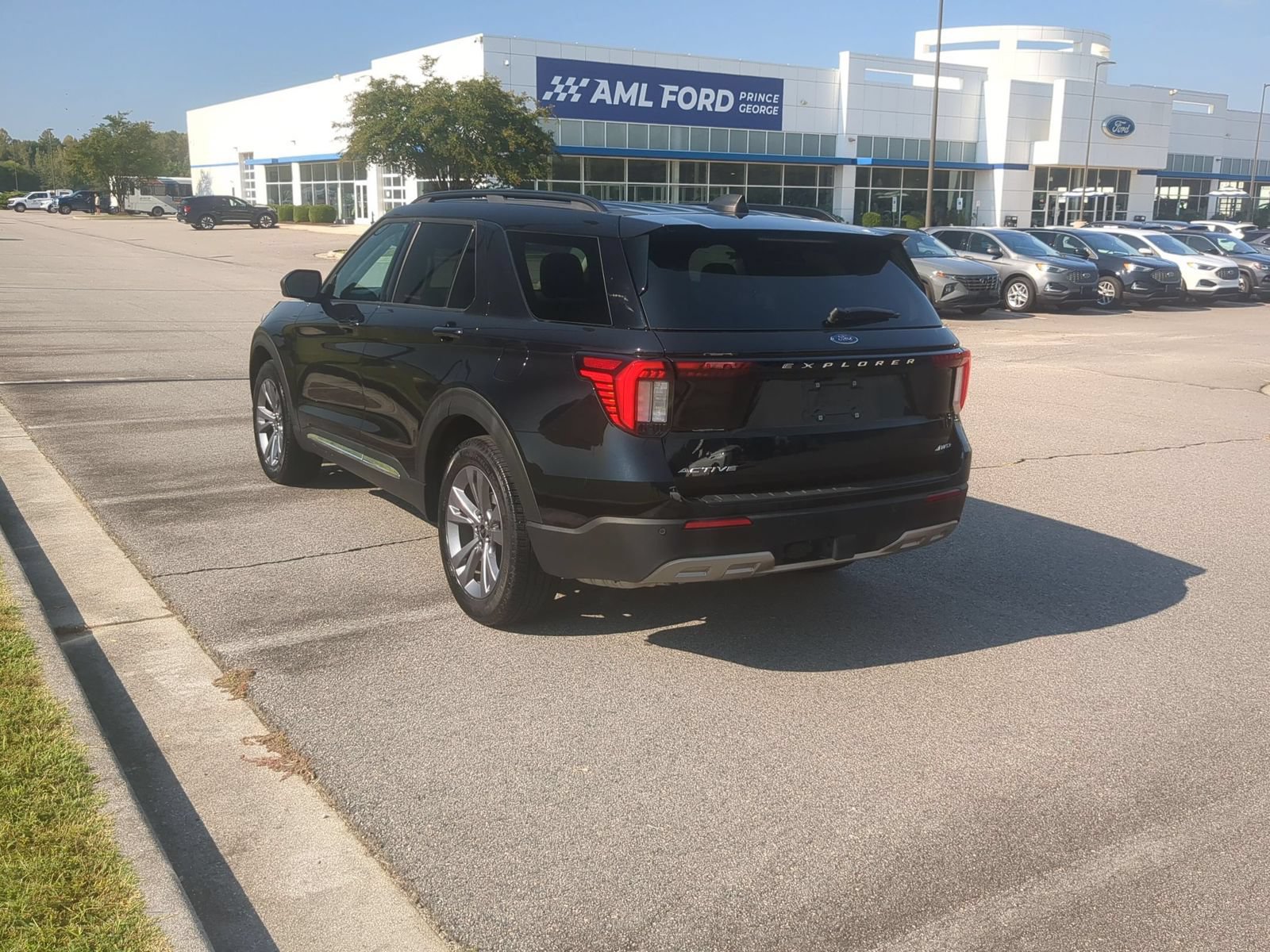 Used 2025 Ford Explorer Active w/ Active Comfort Package AWD/4WD image 5
