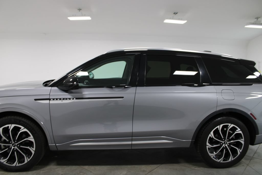 Used 2024 Lincoln Nautilus Reserve AWD/4WD image 6