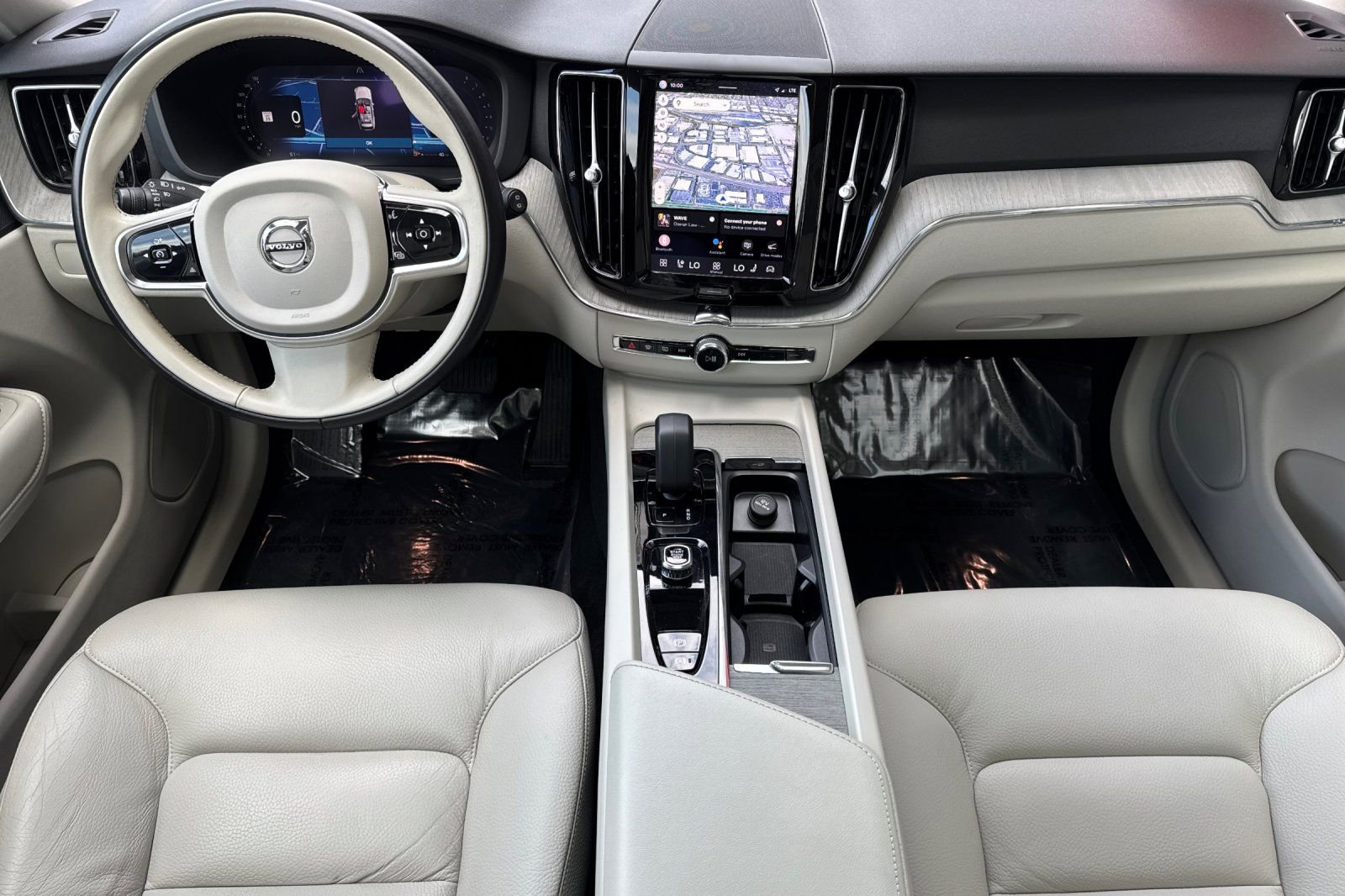 Used 2023 Volvo XC60 B5 Plus image 14