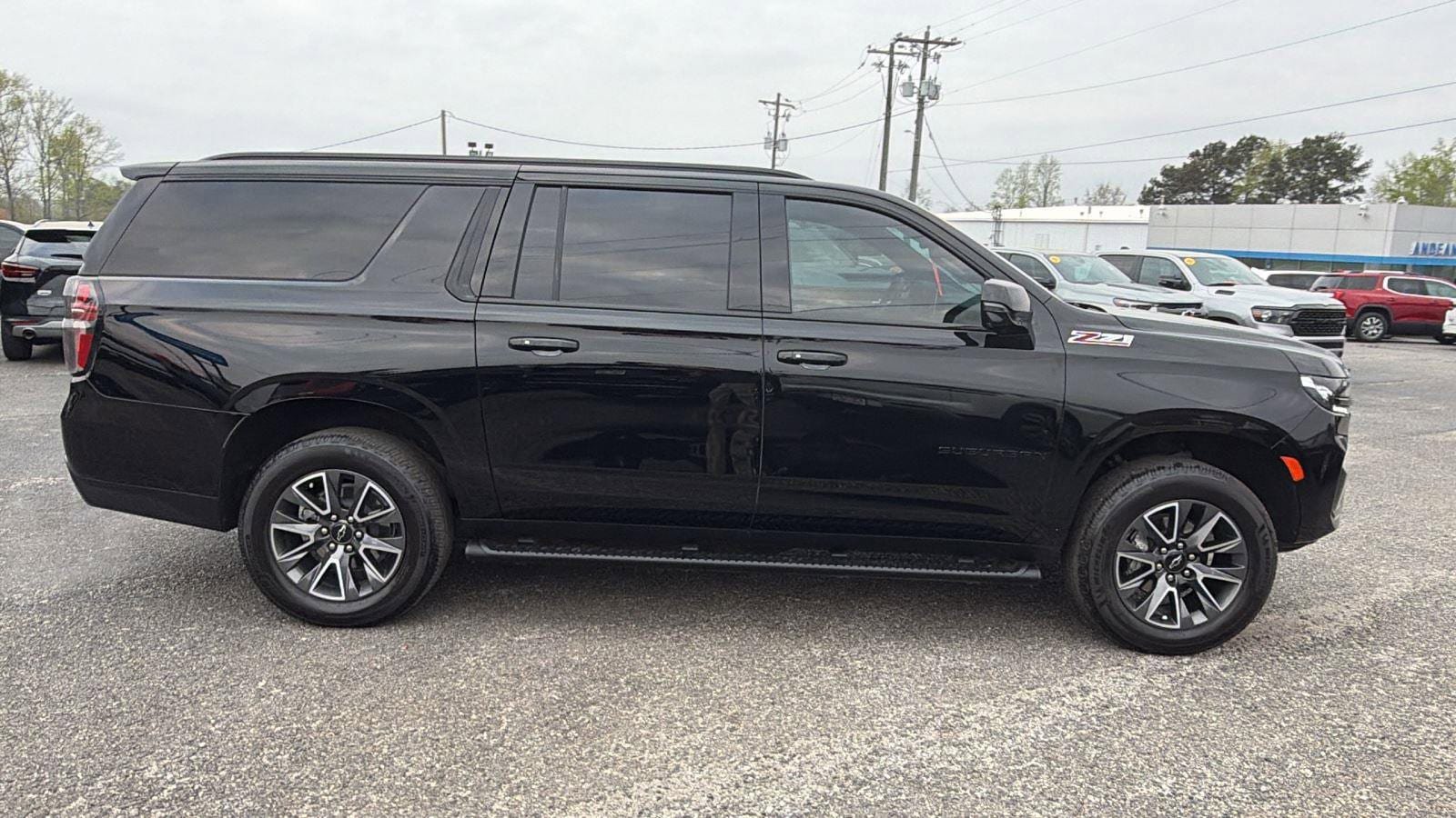 Used 2024 Chevrolet Suburban Z71 w/ Luxury Package AWD/4WD image 4