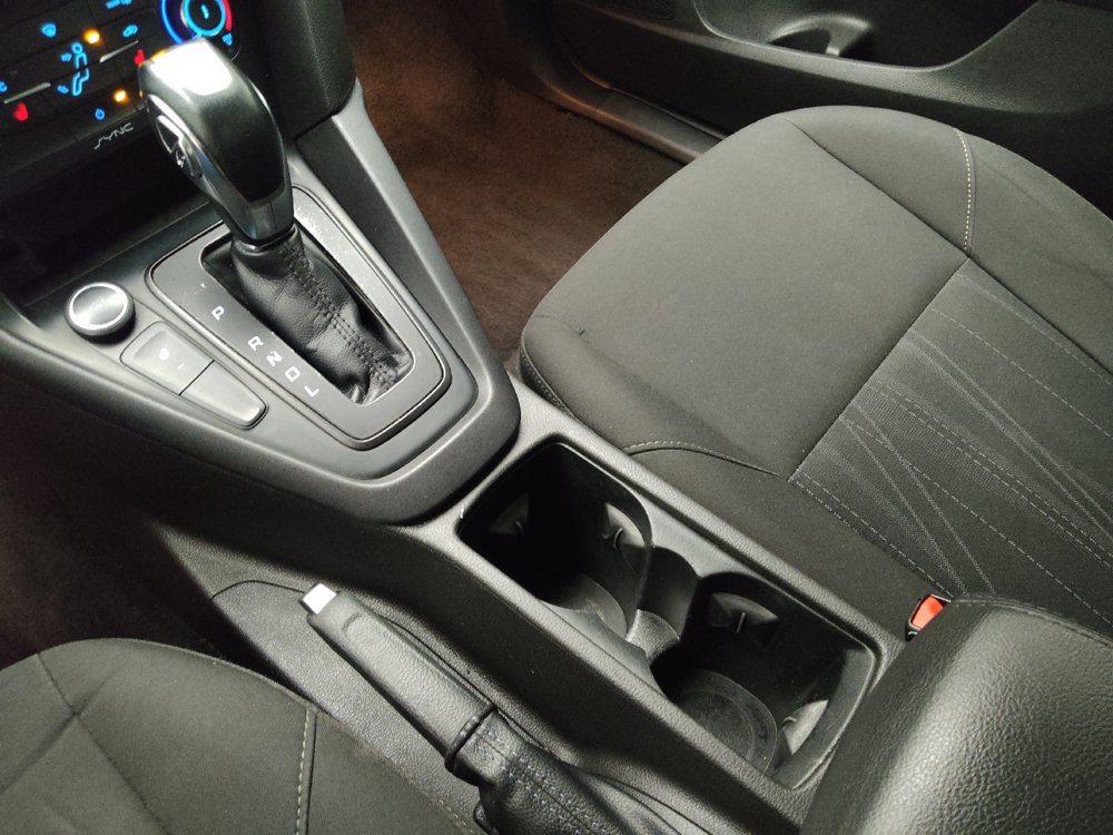 Used 2016 Ford Focus SE w/ SE Cold Weather Package FWD image 26
