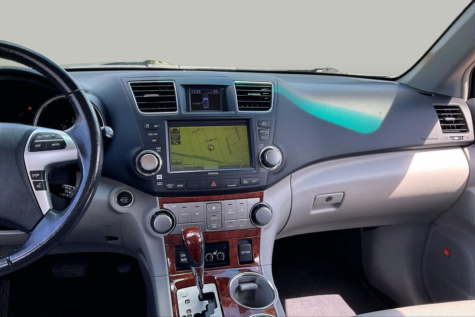 Used 2012 Toyota Highlander Limited w/ Tow Pkg FWD image 6