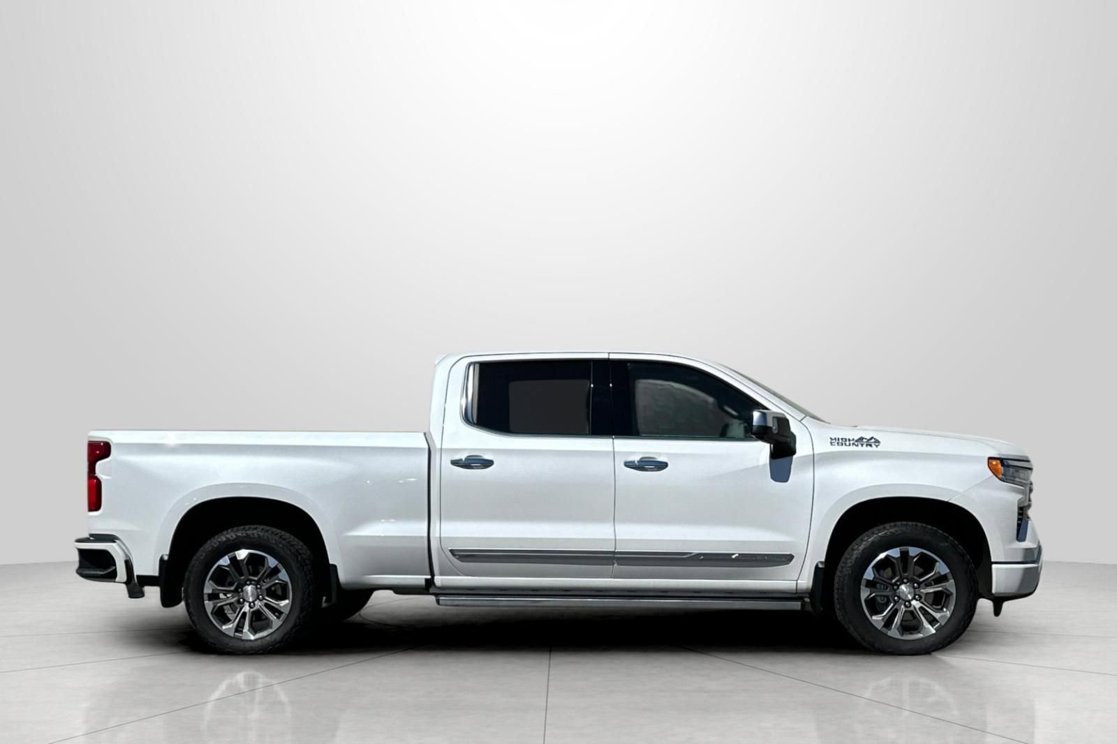 Used 2024 Chevrolet Silverado 1500 High Country w/ Technology Package image 3