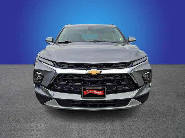 Used 2025 Chevrolet Blazer LT w/ Sound & Technology Package FWD image 2
