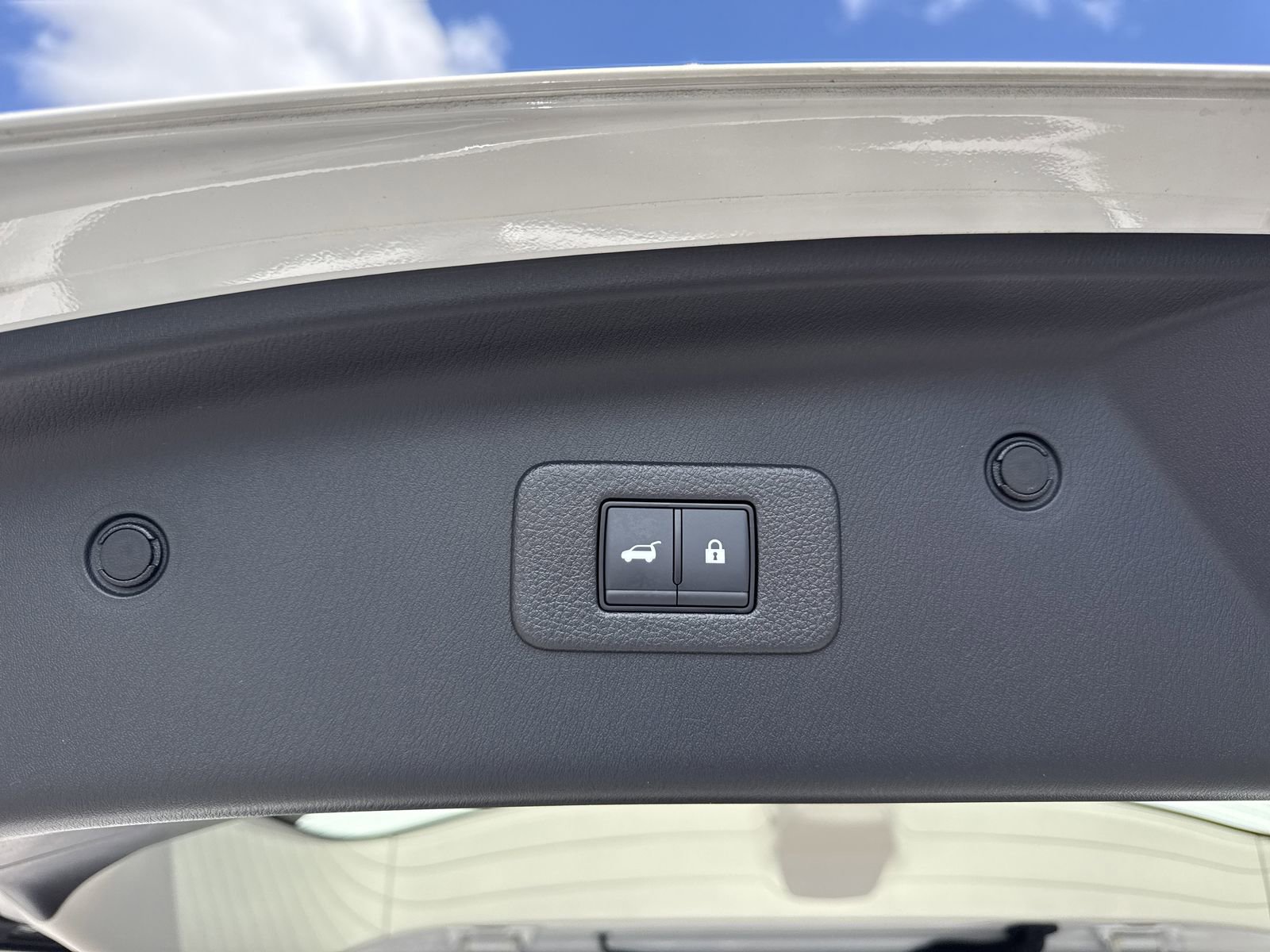 Used 2024 Nissan Armada Platinum w/ Captain's Chairs Package image 40