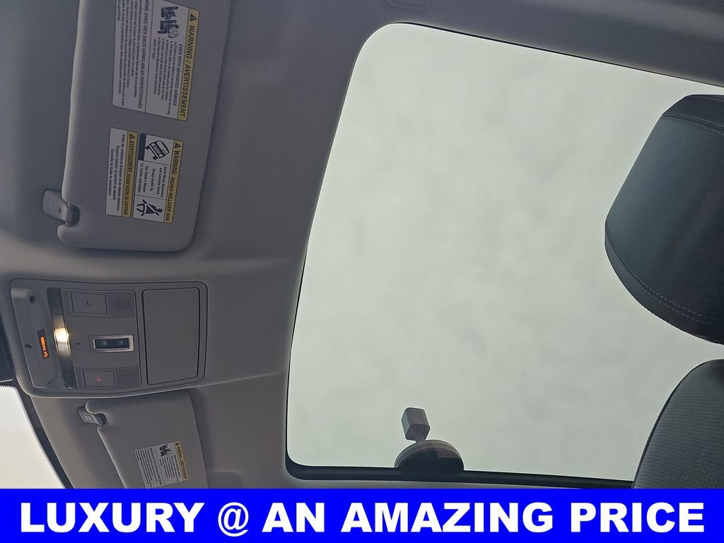 Used 2019 Land Rover Range Rover Evoque SE Premium image 30