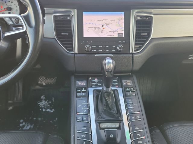 Used 2018 Porsche Macan Turbo AWD/4WD image 28