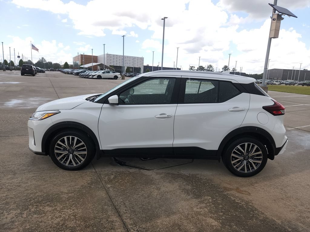 Used 2024 Nissan Kicks SV FWD image 8