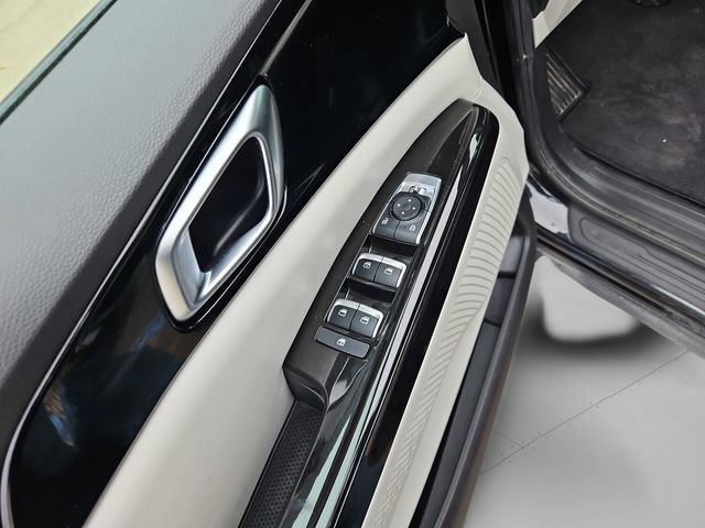 Used 2023 Kia Carnival EX FWD image 37