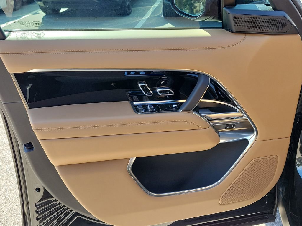 Used 2025 Land Rover Range Rover Long Wheelbase SE image 24