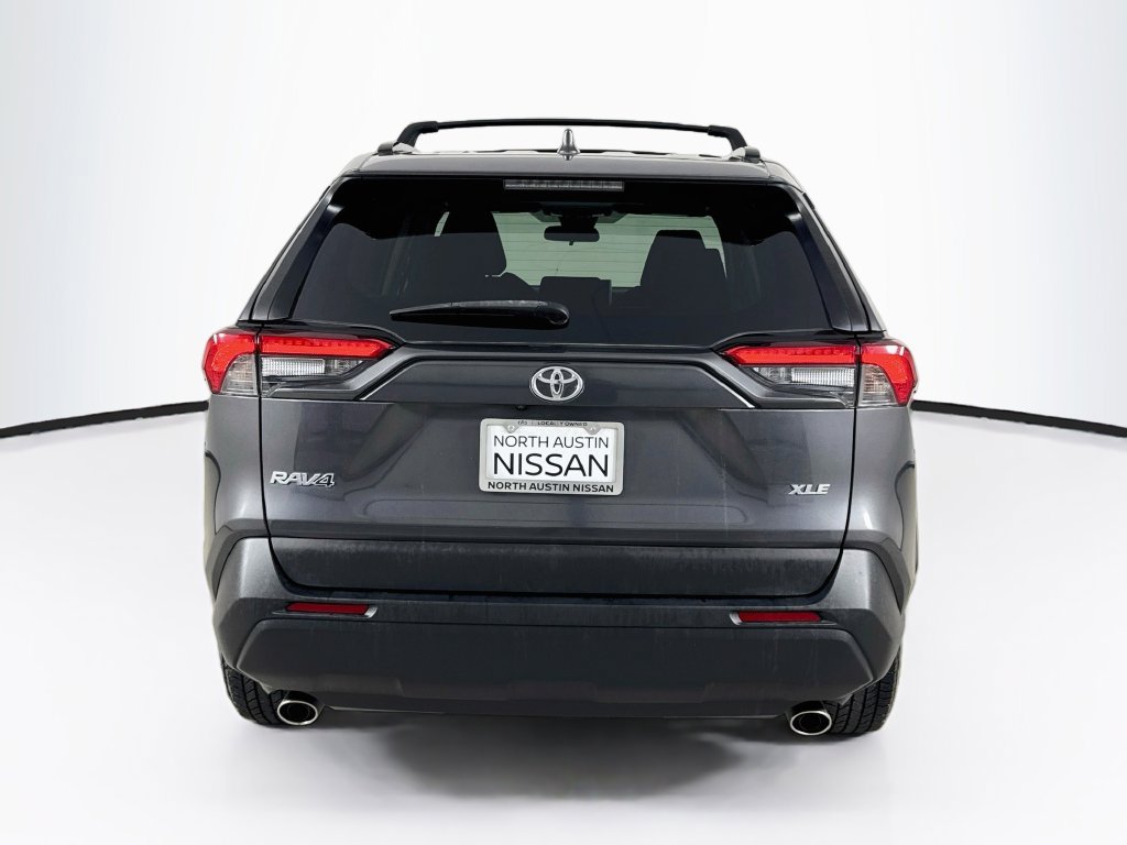 Used 2020 Toyota RAV4 XLE w/ Convenience Package FWD image 6