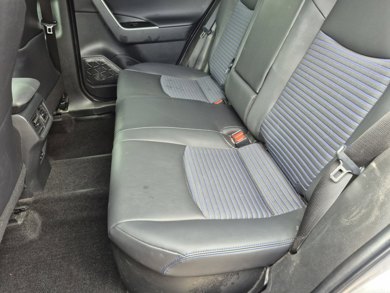 Used 2022 Toyota RAV4 XSE AWD/4WD image 17