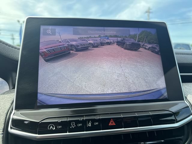 Used 2023 Jeep Compass Latitude w/ Convenience Group AWD/4WD image 17