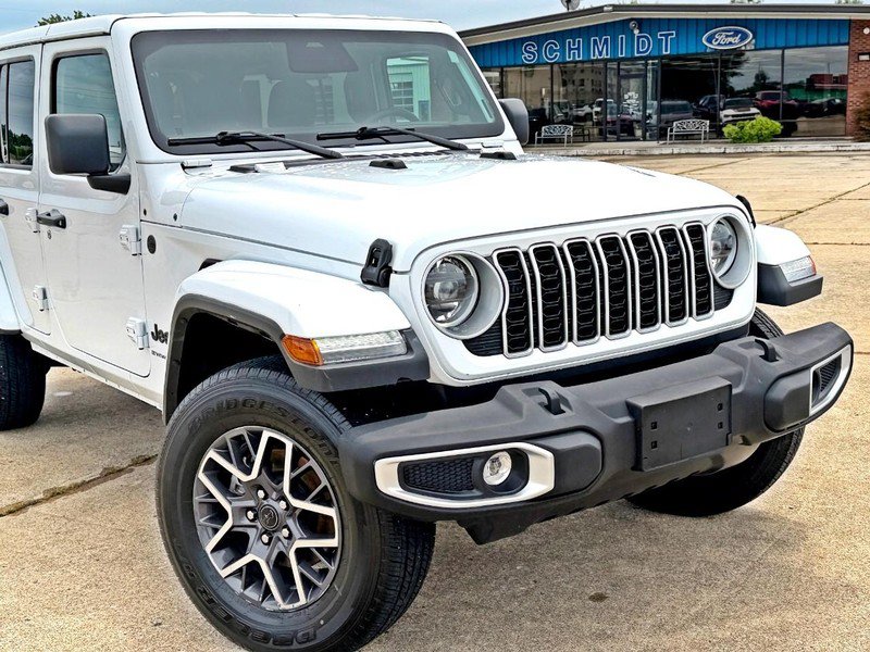 Used 2025 Jeep Wrangler Unlimited Sahara AWD/4WD image 8
