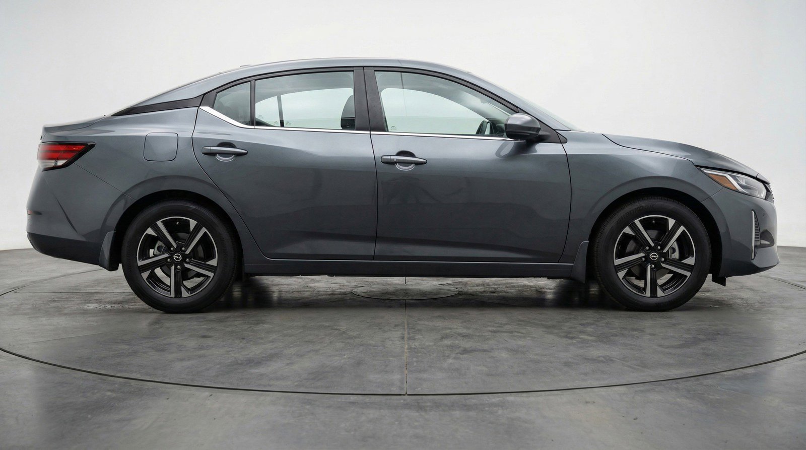 Used 2025 Nissan Sentra SV FWD image 8