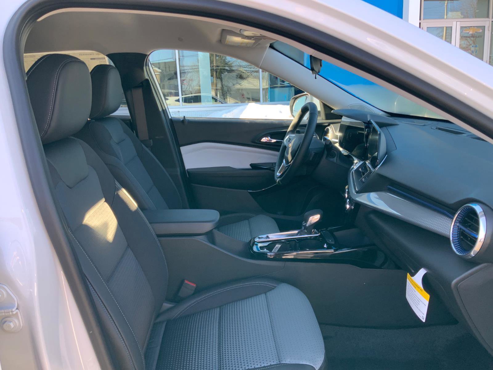 New 2026 Chevrolet Trax LT w/ Driver Confidence Package image 13