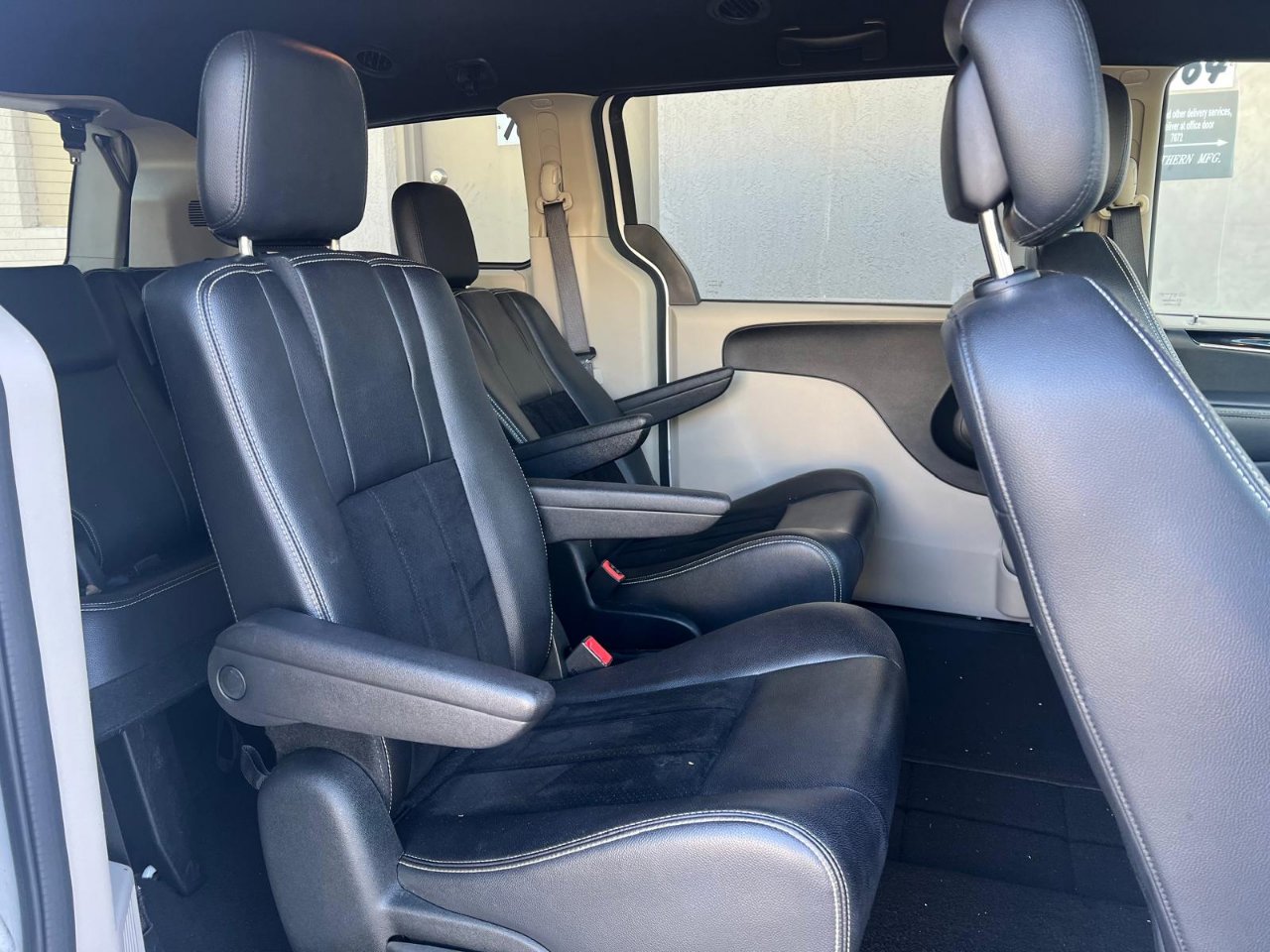 Used 2018 Dodge Grand Caravan SXT image 25