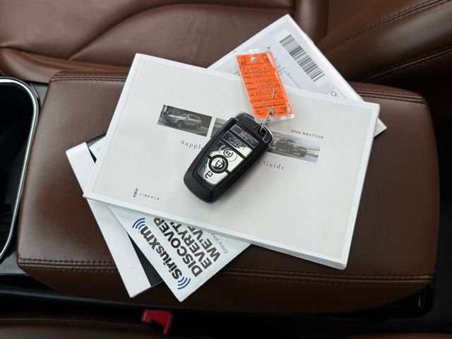 Used 2022 Lincoln Nautilus Reserve w/ Luxury Package image 6