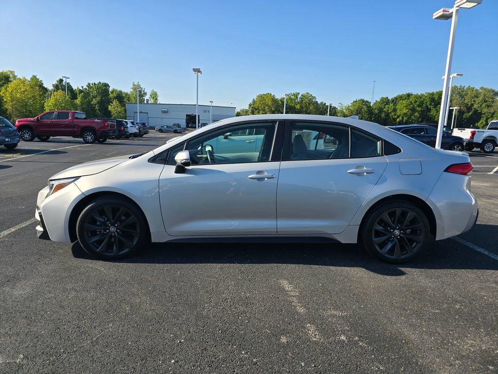 Used 2023 Toyota Corolla SE FWD image 5