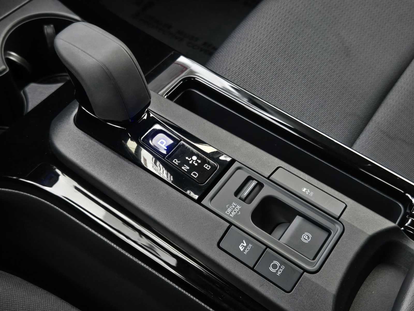Certified 2025 Toyota Prius LE FWD image 16