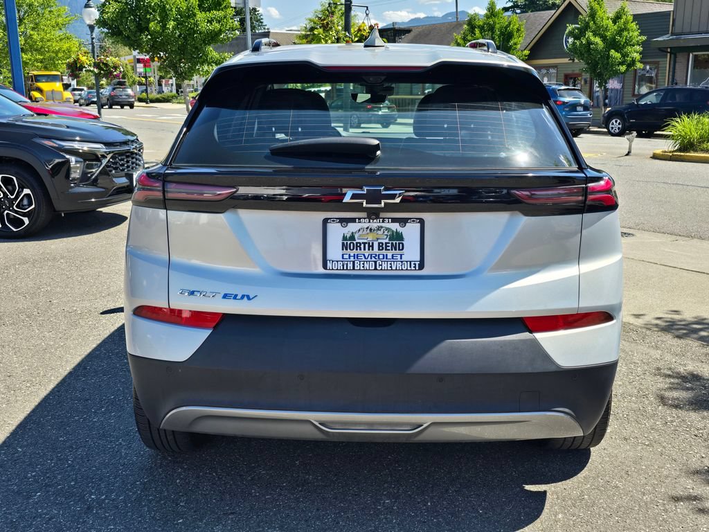 Used 2023 Chevrolet Bolt EUV Premier w/ Sun & Sound Package FWD image 6