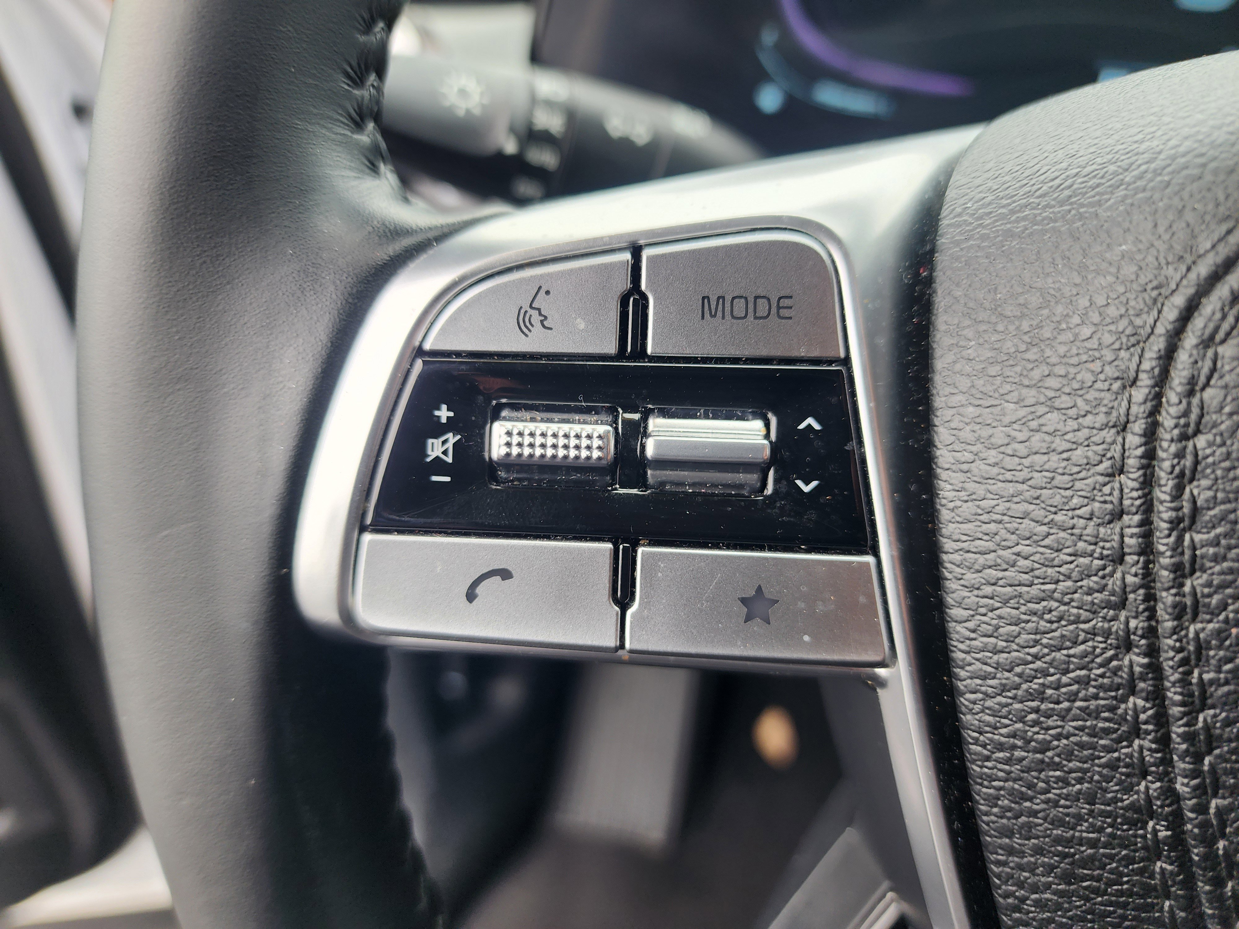 Used 2024 Kia Telluride LX image 28