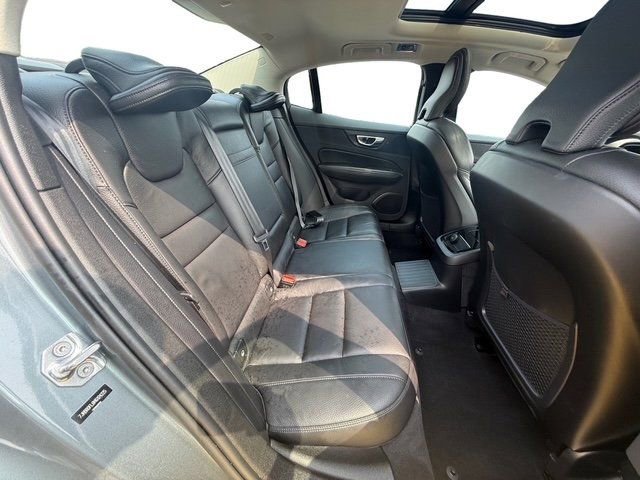 Used 2021 Volvo S60 T8 Inscription image 24