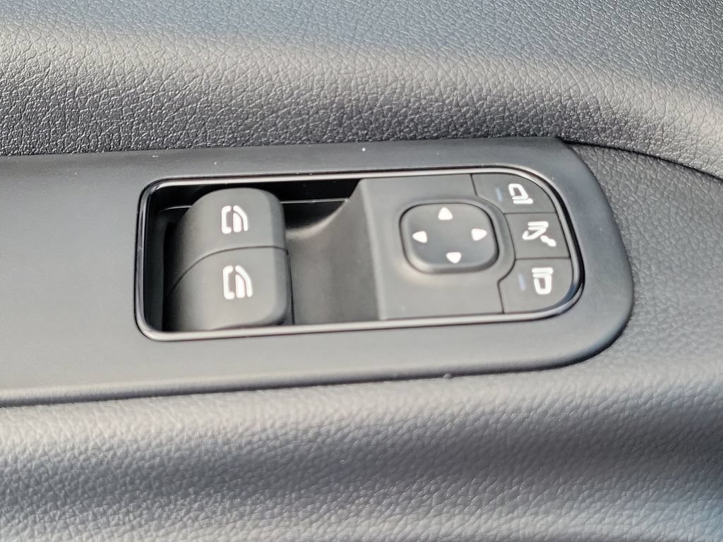 Used 2025 Mercedes-Benz Sprinter 2500 image 27