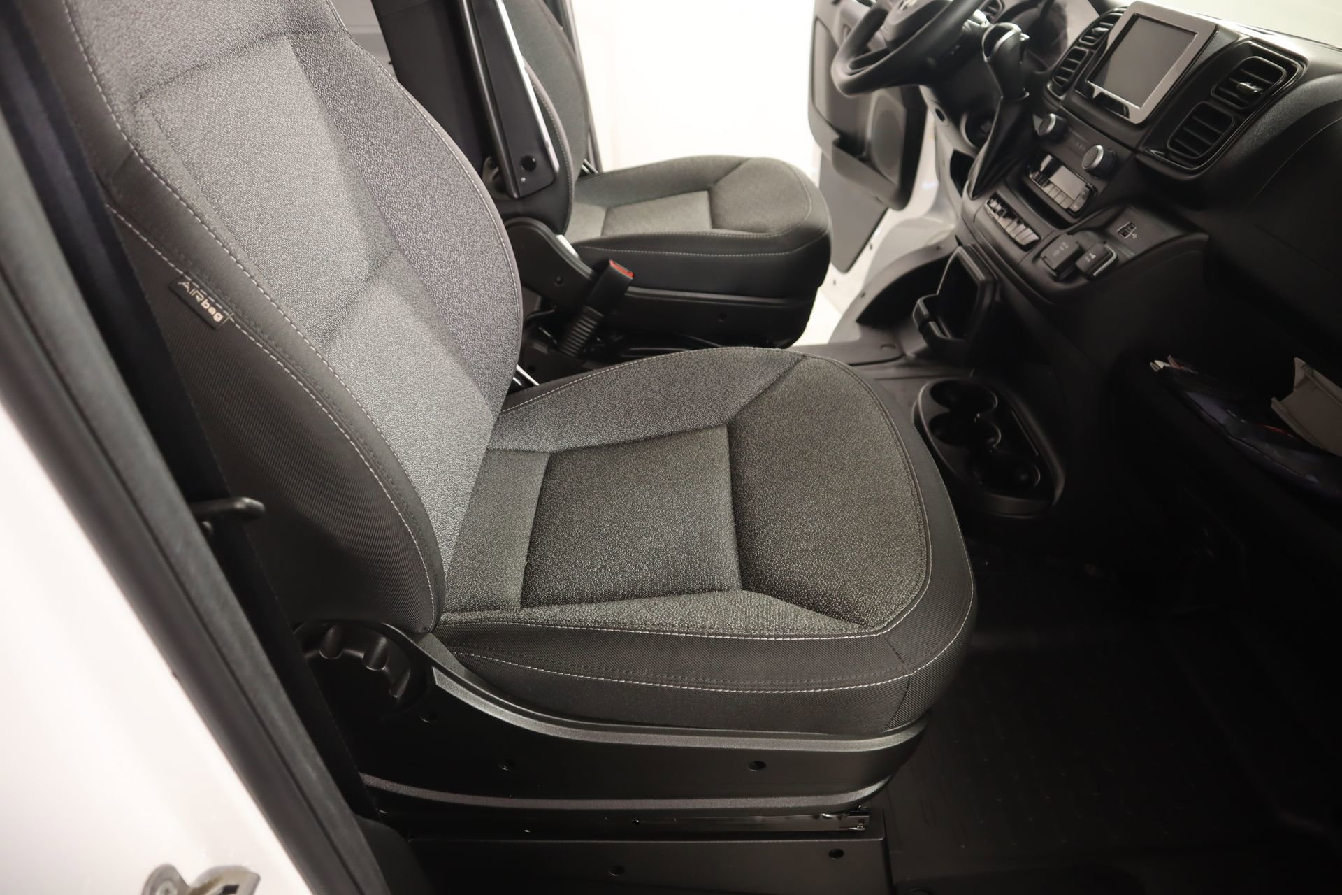 Used 2025 RAM ProMaster 2500 w/ Convenience Group image 11