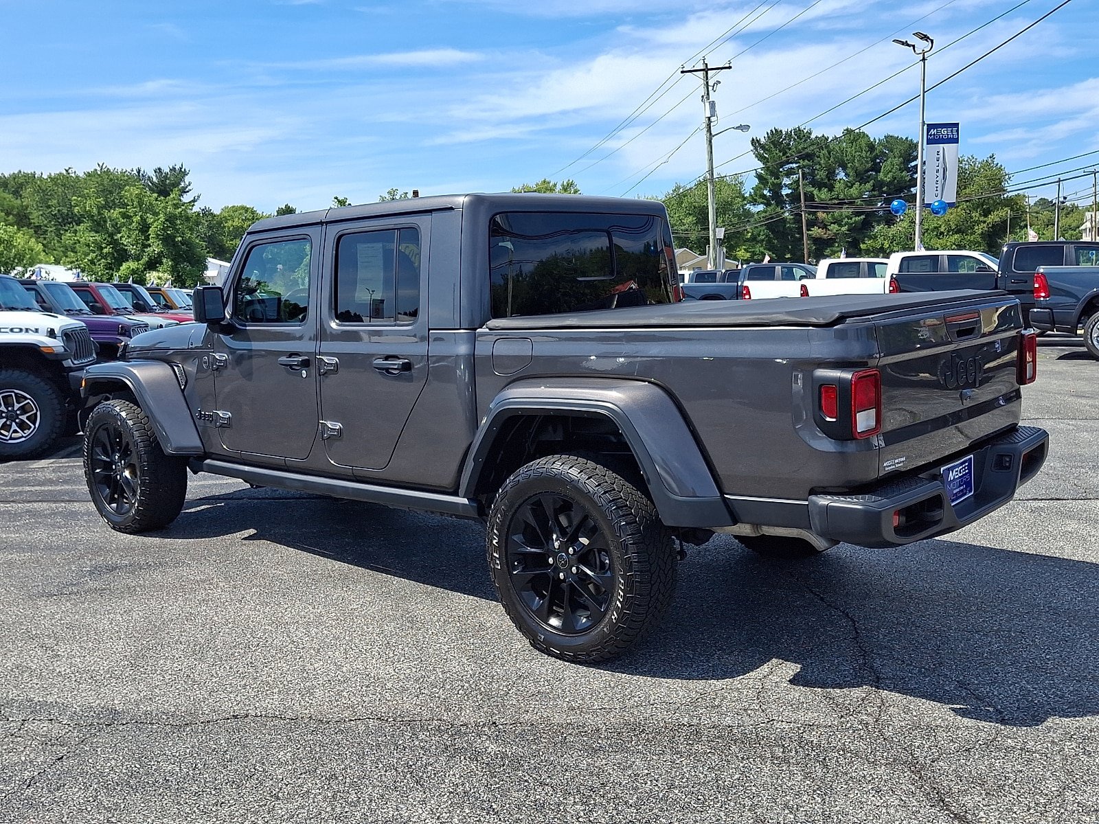 Certified 2024 Jeep Gladiator Sport AWD/4WD image 4