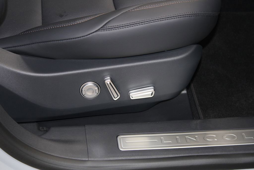 New 2026 Lincoln Nautilus Premier w/ Equipment Group 102A image 27