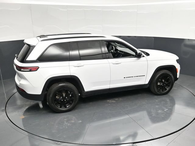 Used 2025 Jeep Grand Cherokee Altitude AWD/4WD image 44