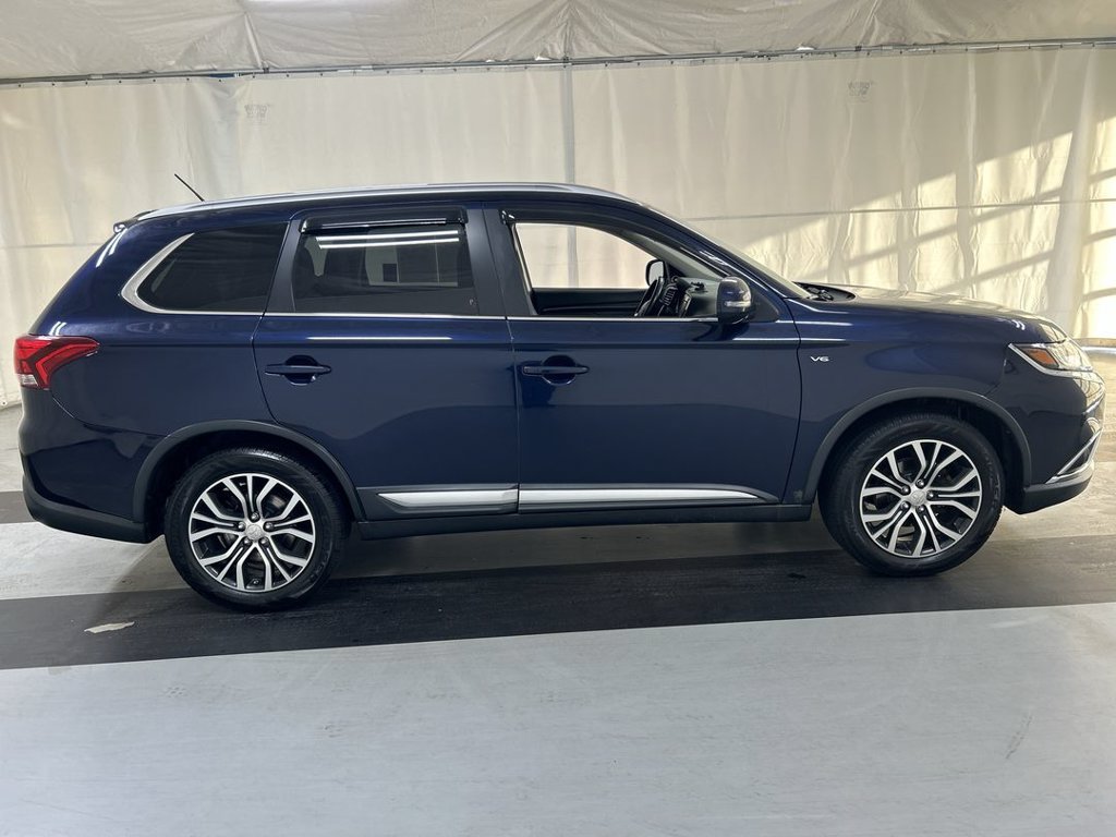 Used 2016 Mitsubishi Outlander GT AWD/4WD image 2
