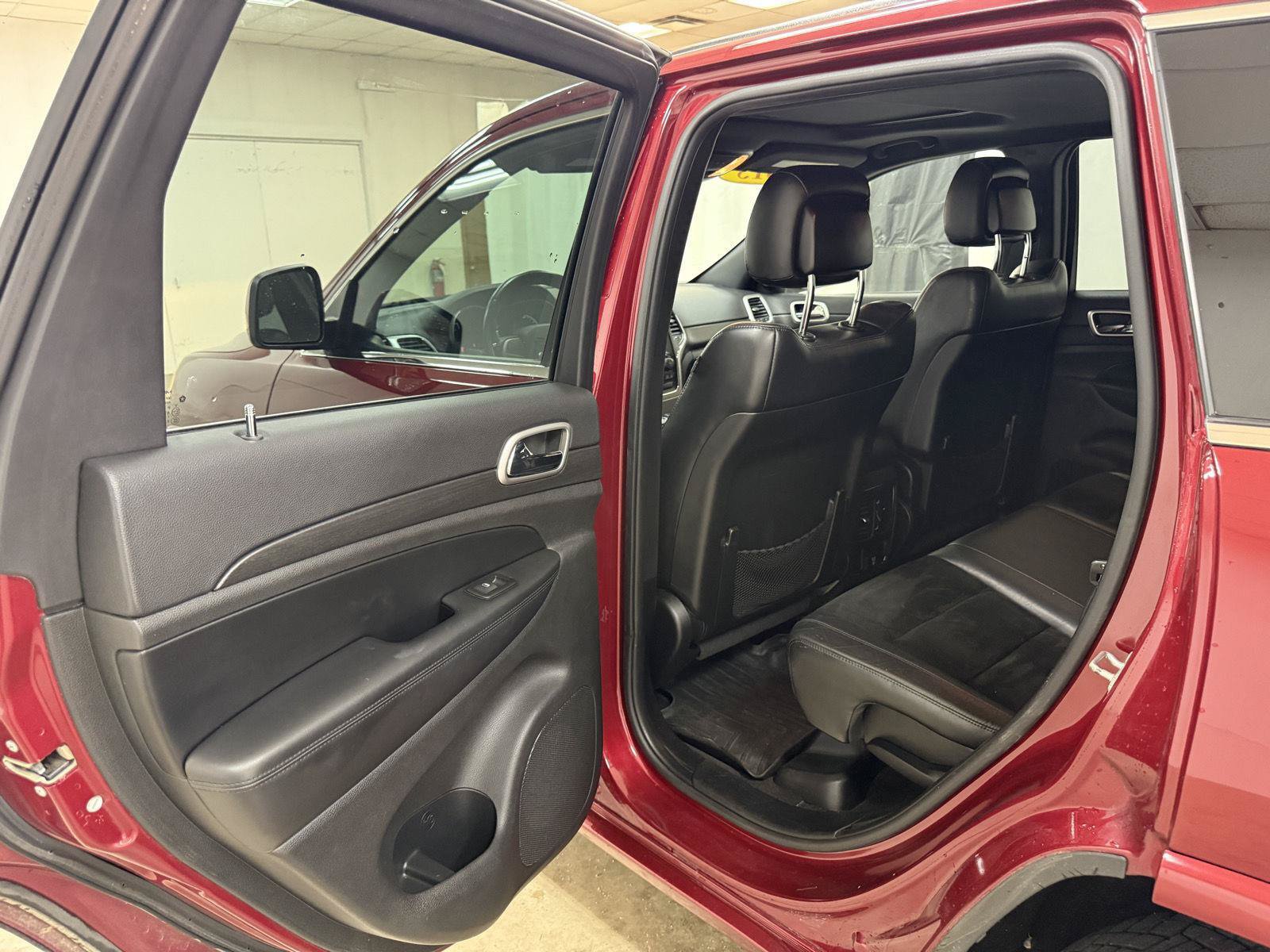 Used 2015 Jeep Grand Cherokee Altitude AWD/4WD image 22