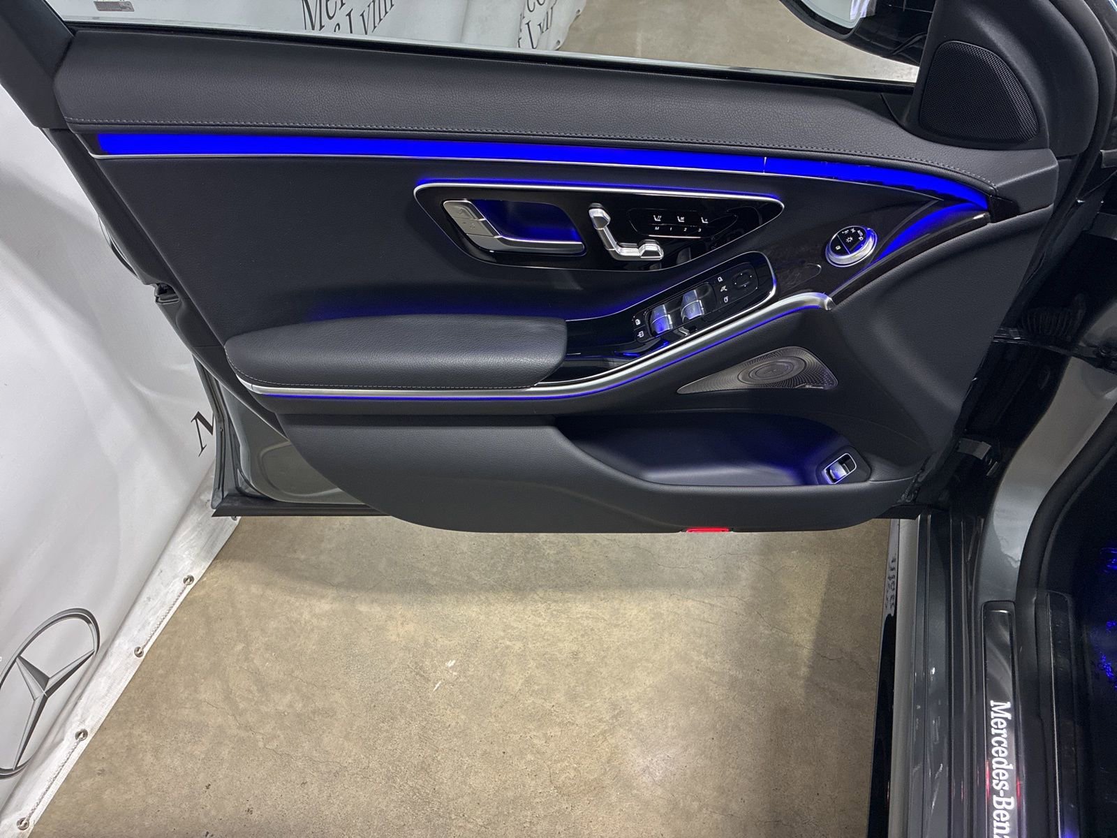 Used 2022 Mercedes-Benz S 500 4MATIC w/ AMG Line Package image 7