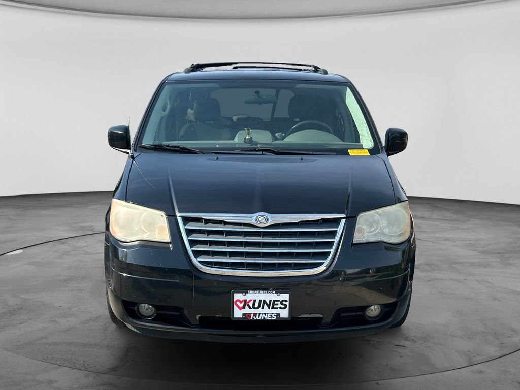 Used 2010 Chrysler Town & Country Touring FWD image 3