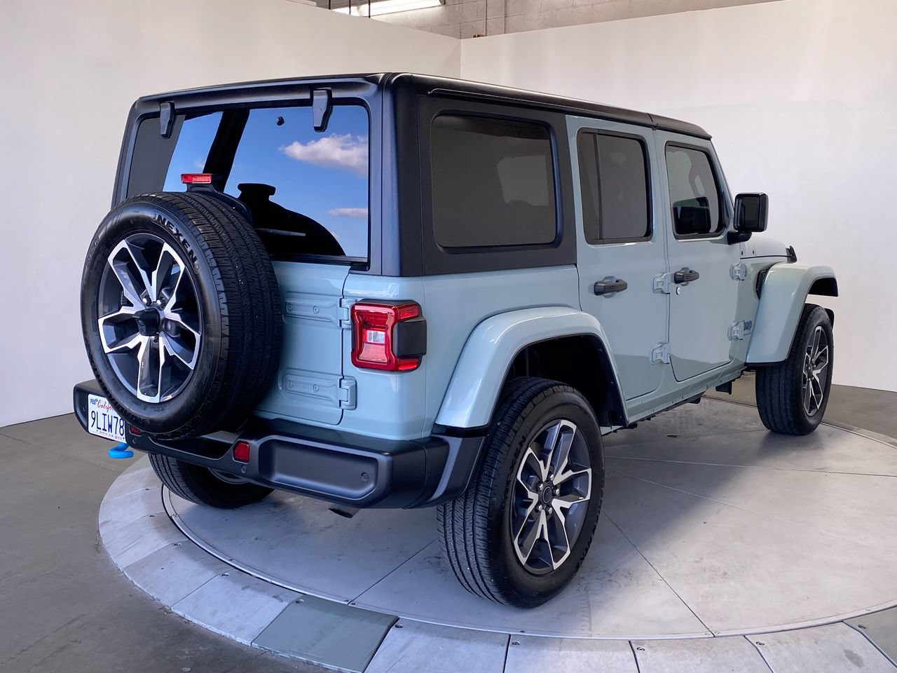Used 2024 Jeep Wrangler Unlimited w/ Convenience Group AWD/4WD image 5