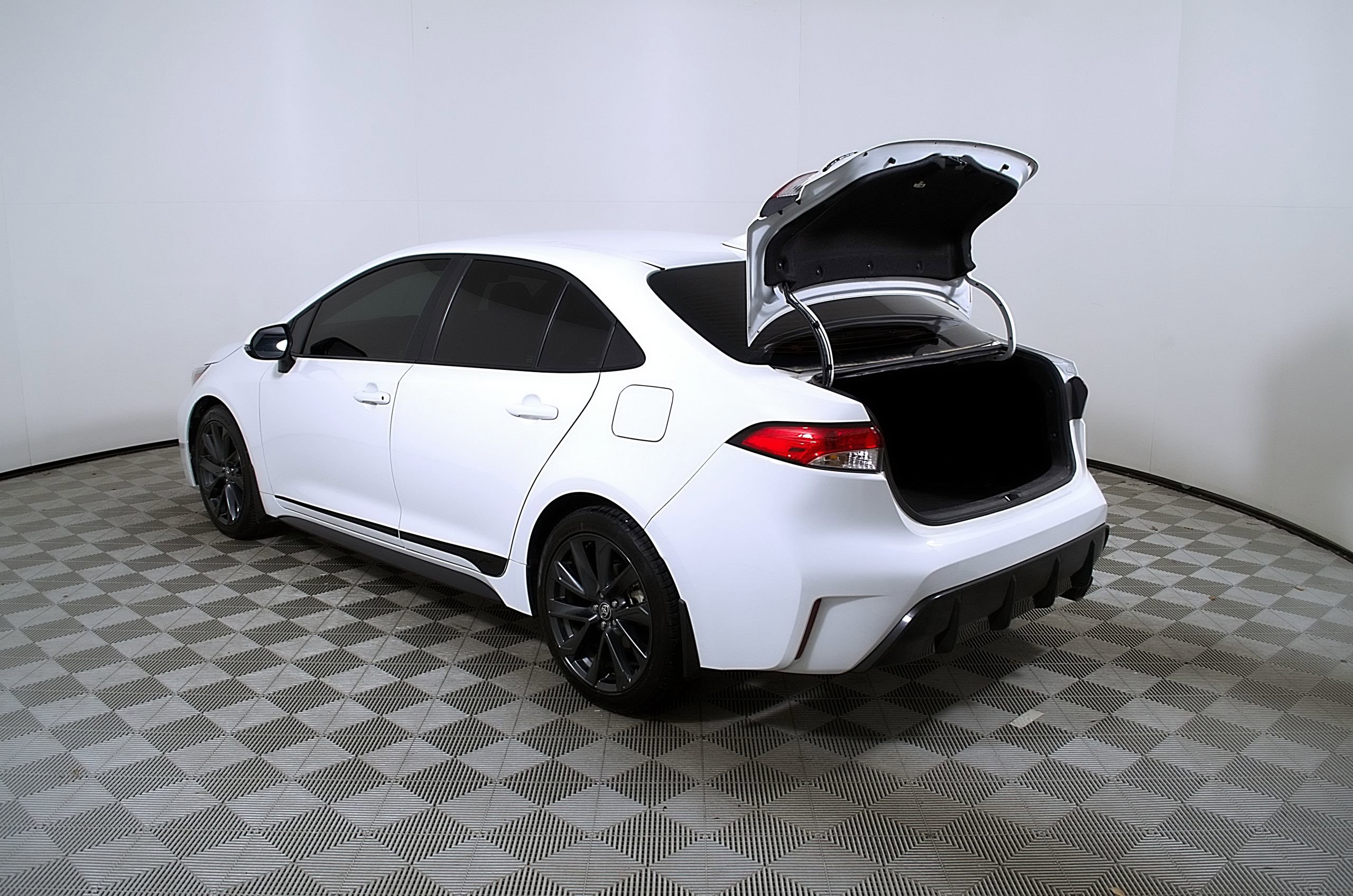 Used 2024 Toyota Corolla SE FWD image 10