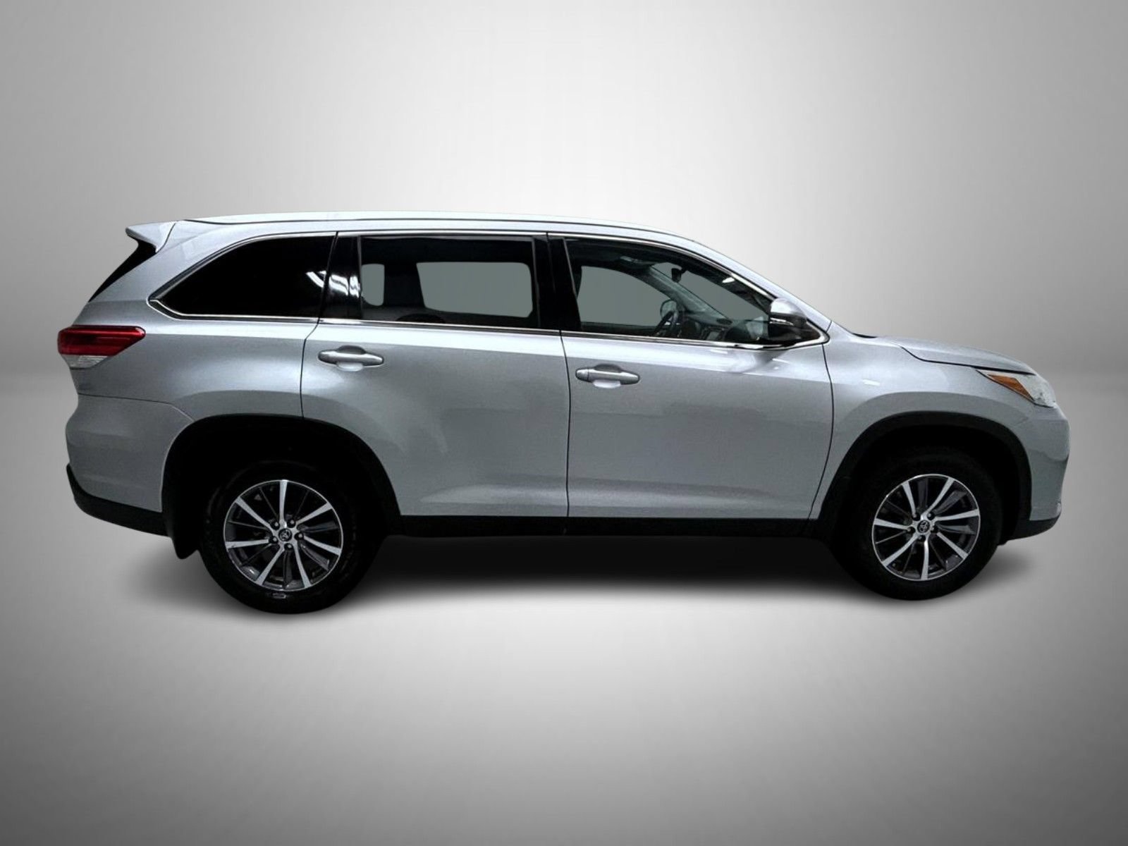 Used 2019 Toyota Highlander XLE AWD/4WD image 4