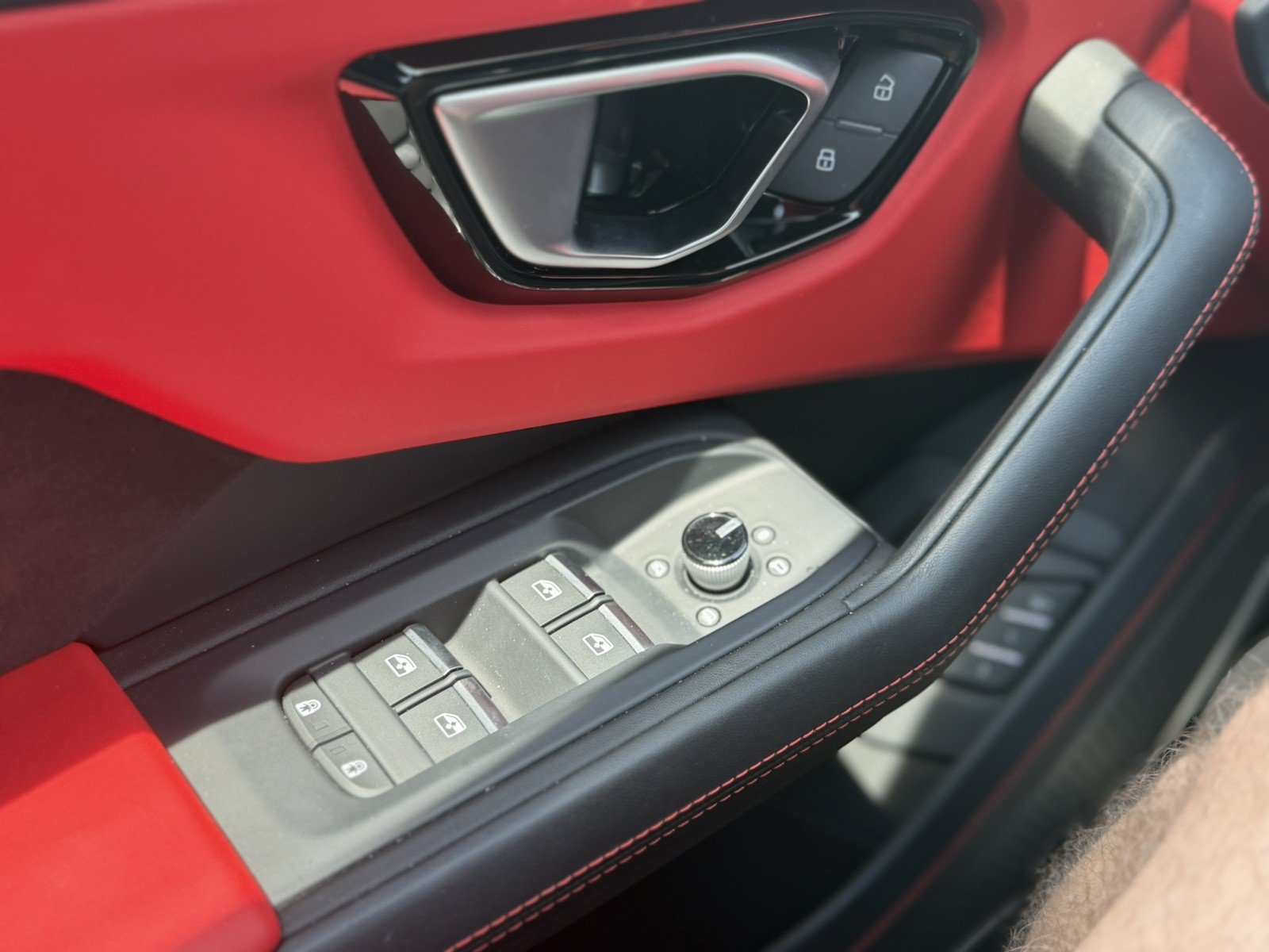 Used 2021 Lamborghini Urus AWD/4WD image 19