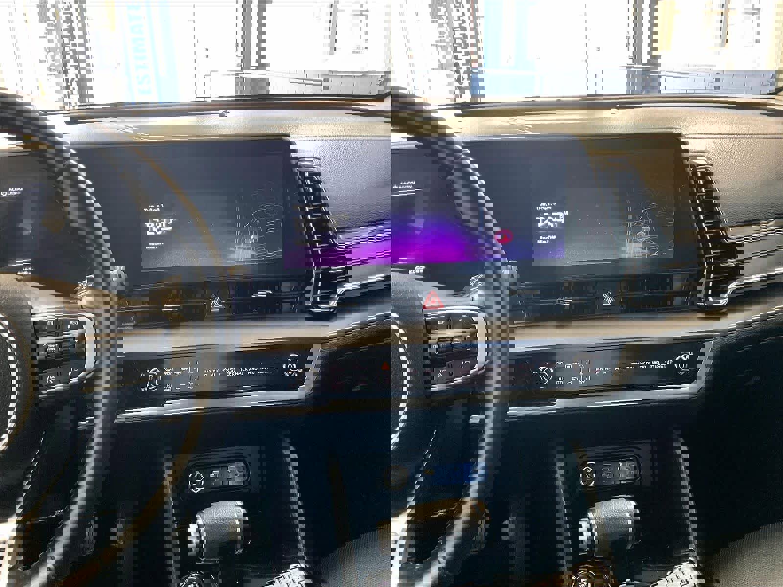 Used 2023 Kia Sportage EX AWD/4WD image 18